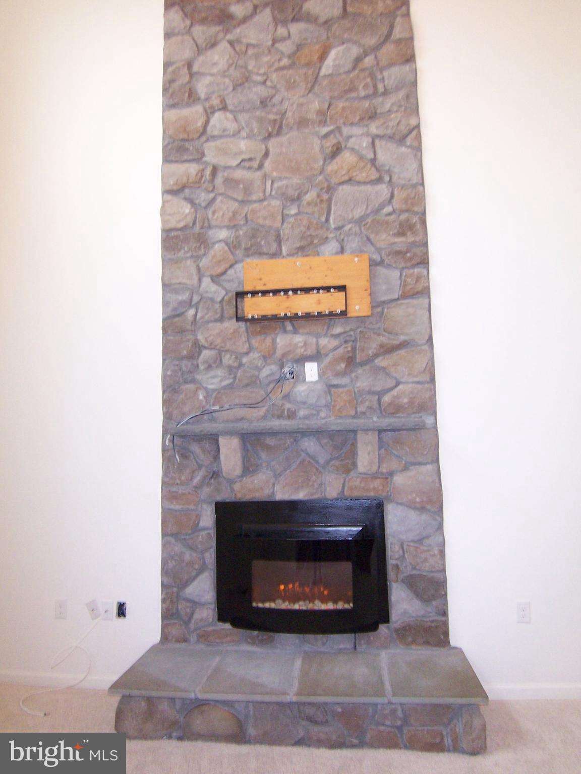 1231 North Fairfax Boulevard Ranson, WV 25438 - Photo 3 of 43 Electric fireplace