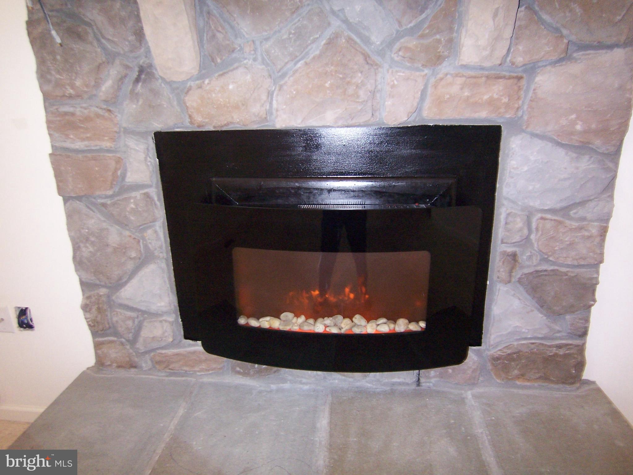 1231 North Fairfax Boulevard Ranson, WV 25438 - Photo 4 of 43 Electric Fireplace