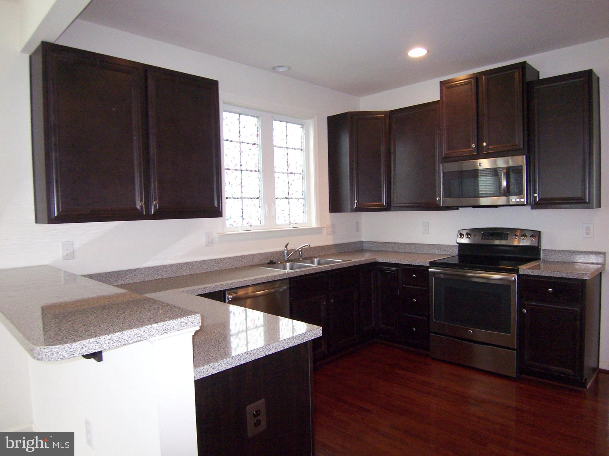 1231 North Fairfax Boulevard Ranson, WV 25438 - Photo 10 of 43 Kitchen