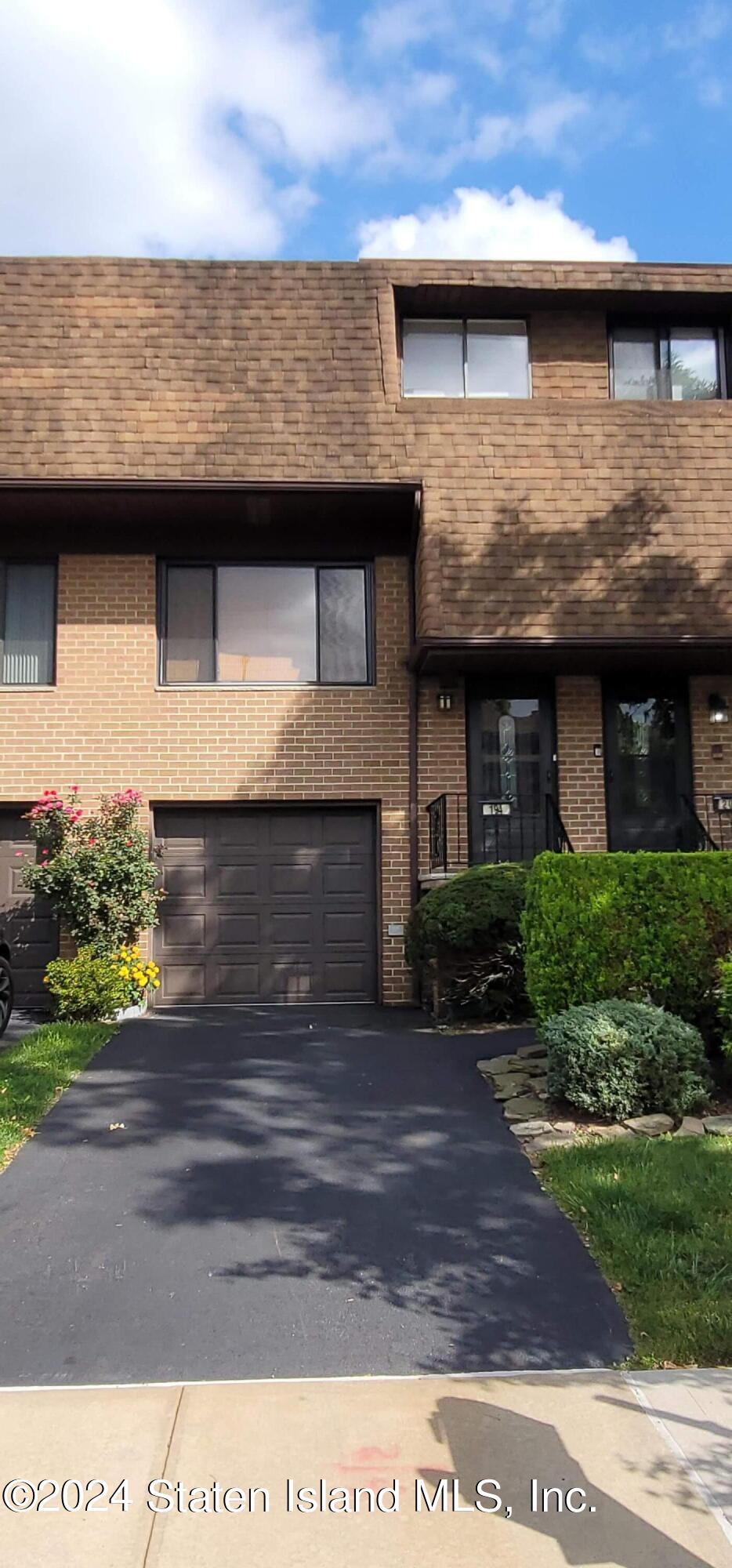 194 Windham Loop Staten Island, NY 10314 - Photo 2 of 42 20240906_153644