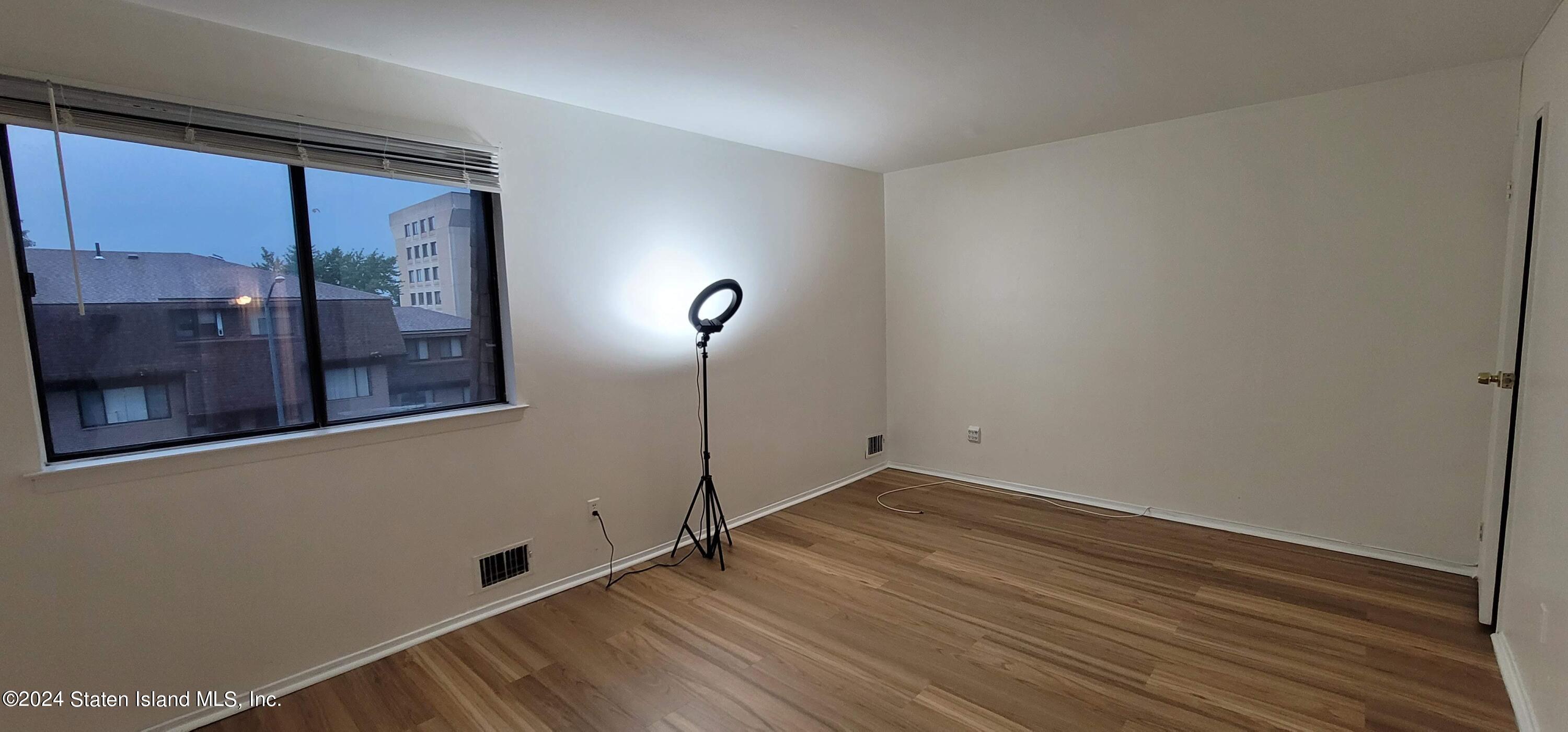 194 Windham Loop Staten Island, NY 10314 - Photo 21 of 42 20240818_191553