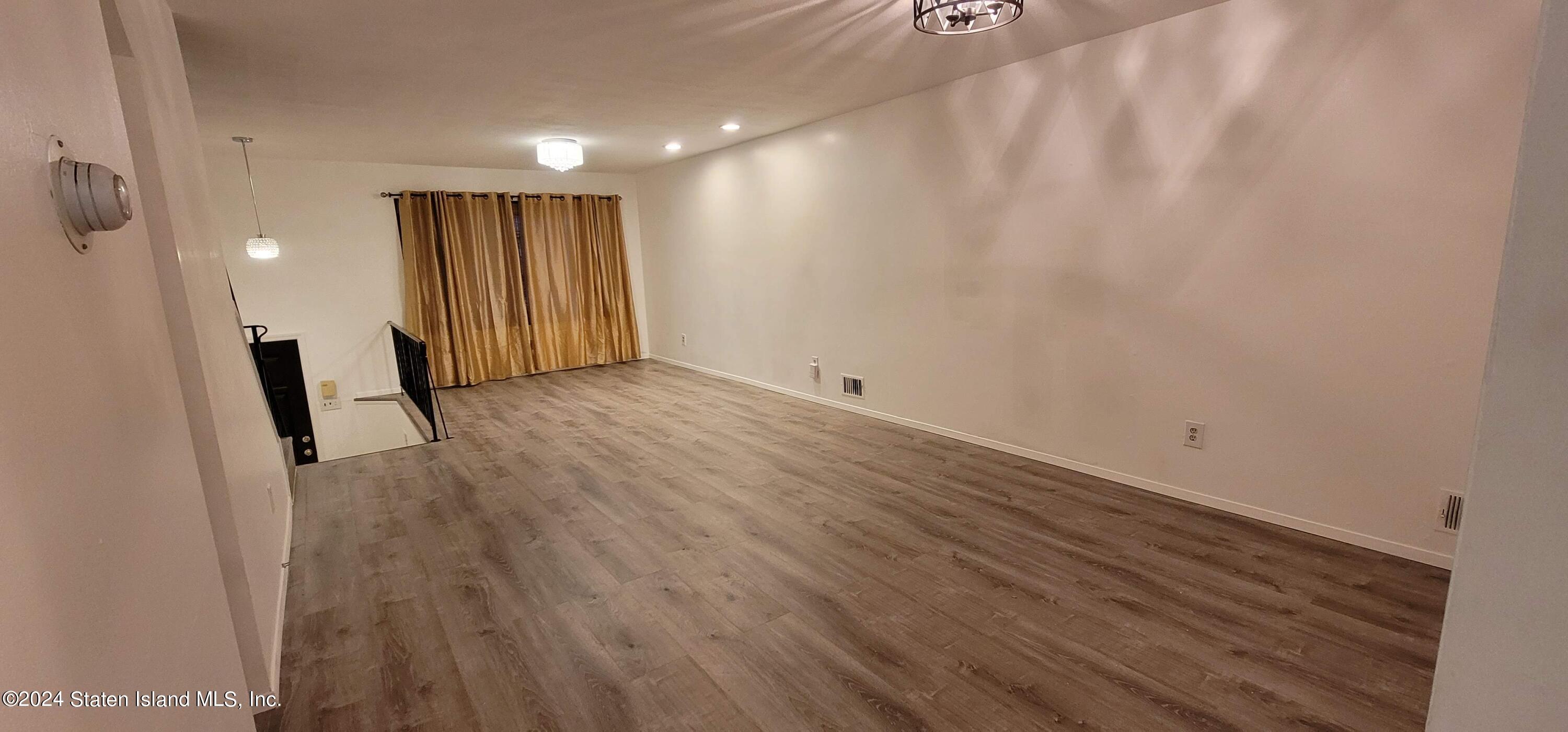 194 Windham Loop Staten Island, NY 10314 - Photo 3 of 42 20240818_185930