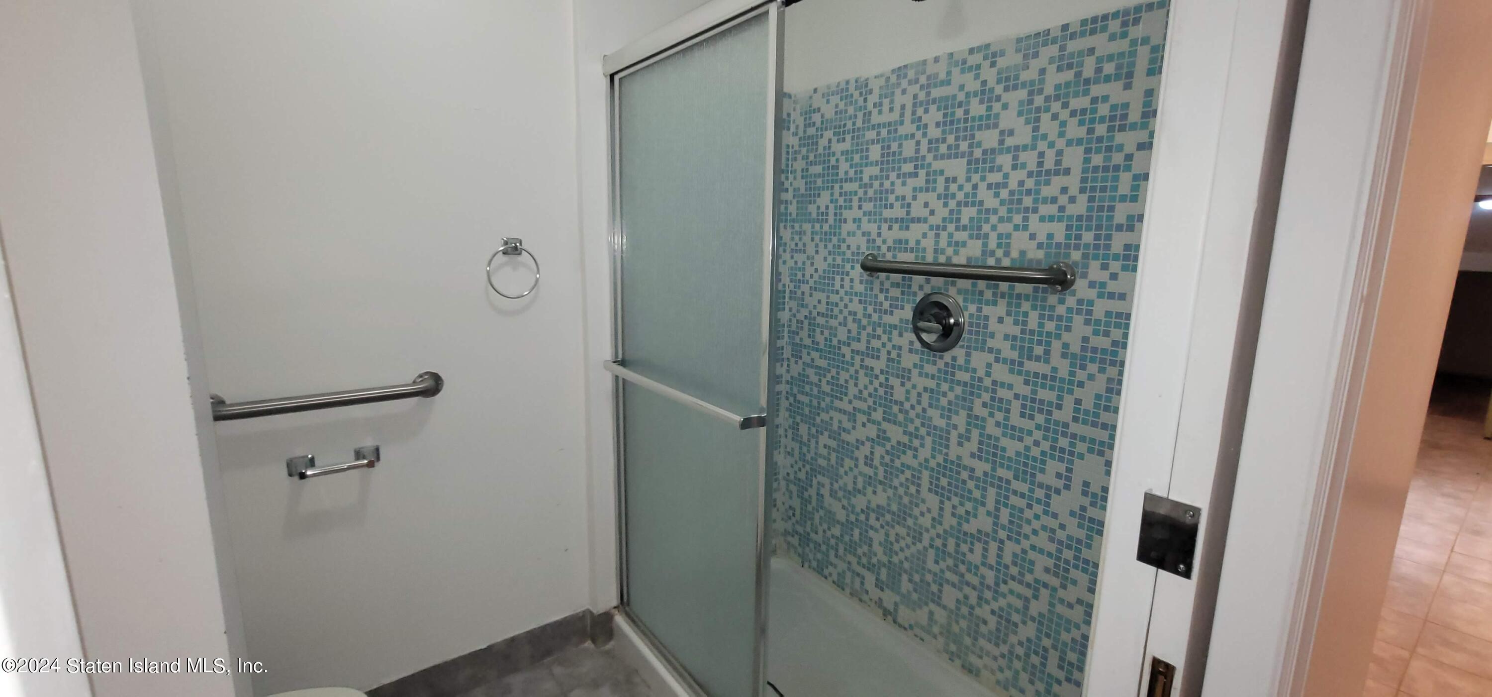 194 Windham Loop Staten Island, NY 10314 - Photo 32 of 42 20240818_193605