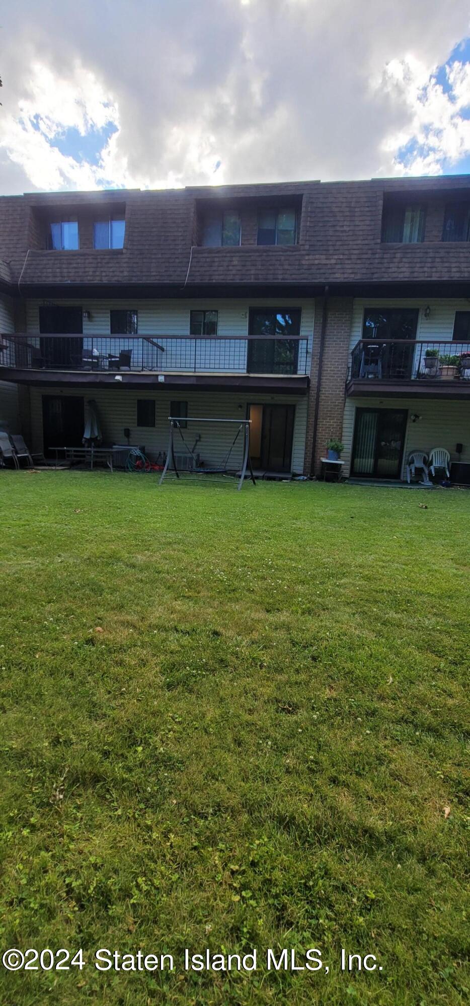 194 Windham Loop Staten Island, NY 10314 - Photo 37 of 42 20240701_164132