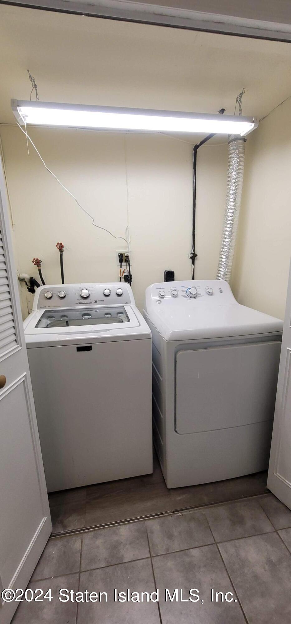 194 Windham Loop Staten Island, NY 10314 - Photo 38 of 42 20240818_193226