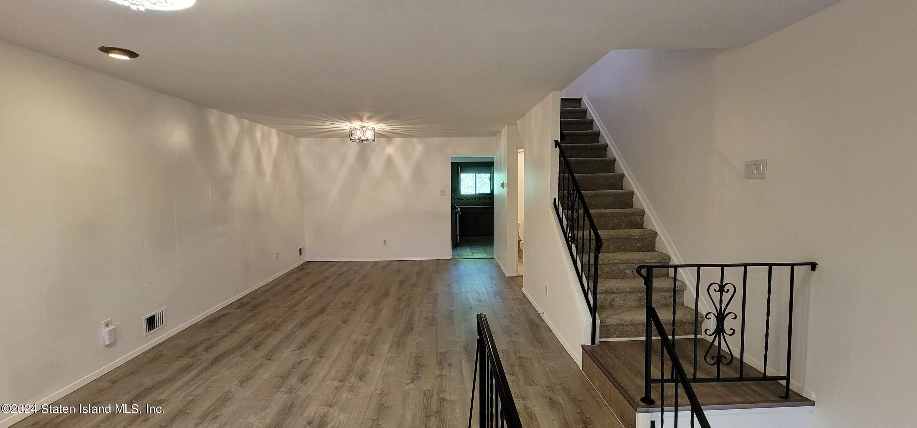 194 Windham Loop Staten Island, NY 10314 - Photo 5 of 42 20240701_162737