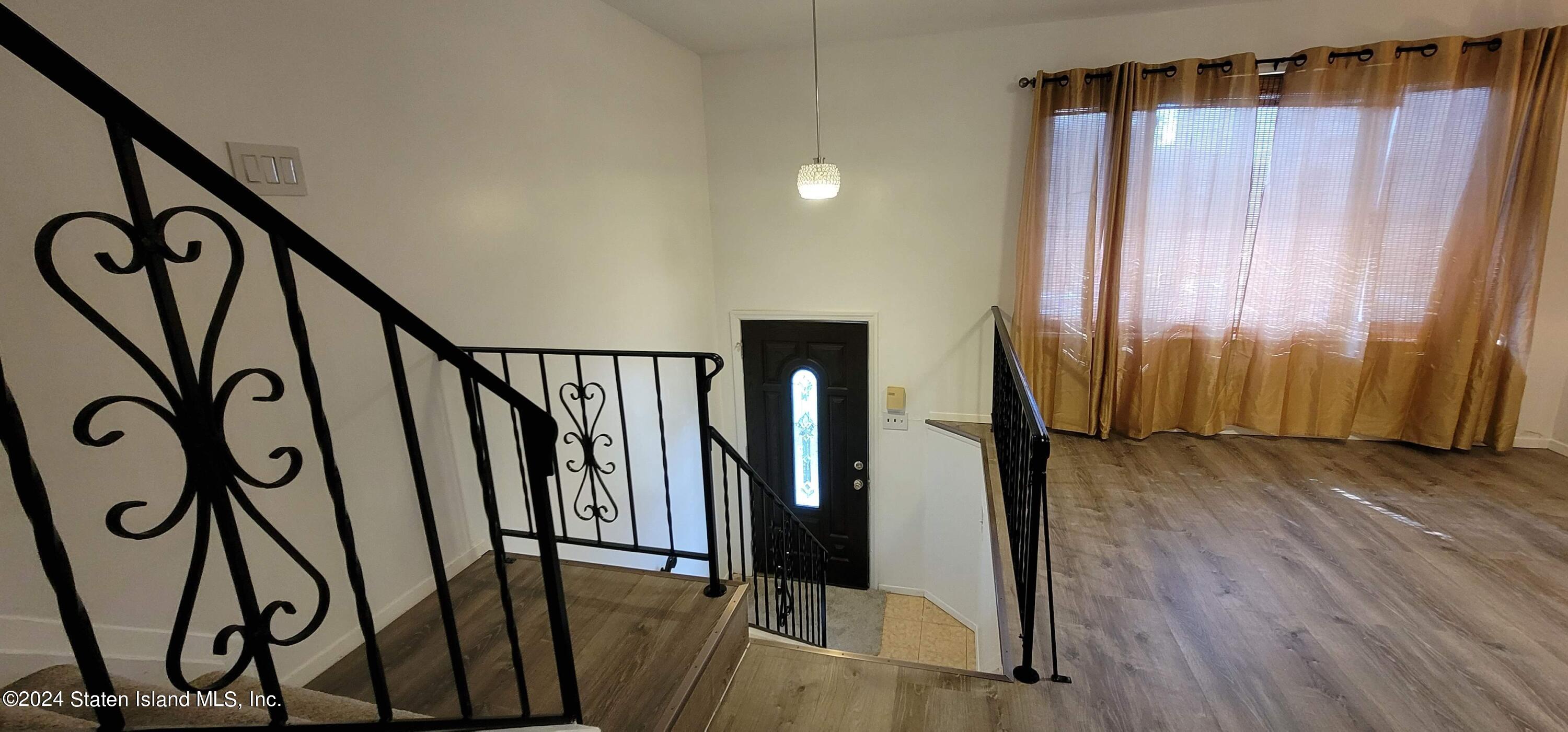 194 Windham Loop Staten Island, NY 10314 - Photo 7 of 42 20240701_162816