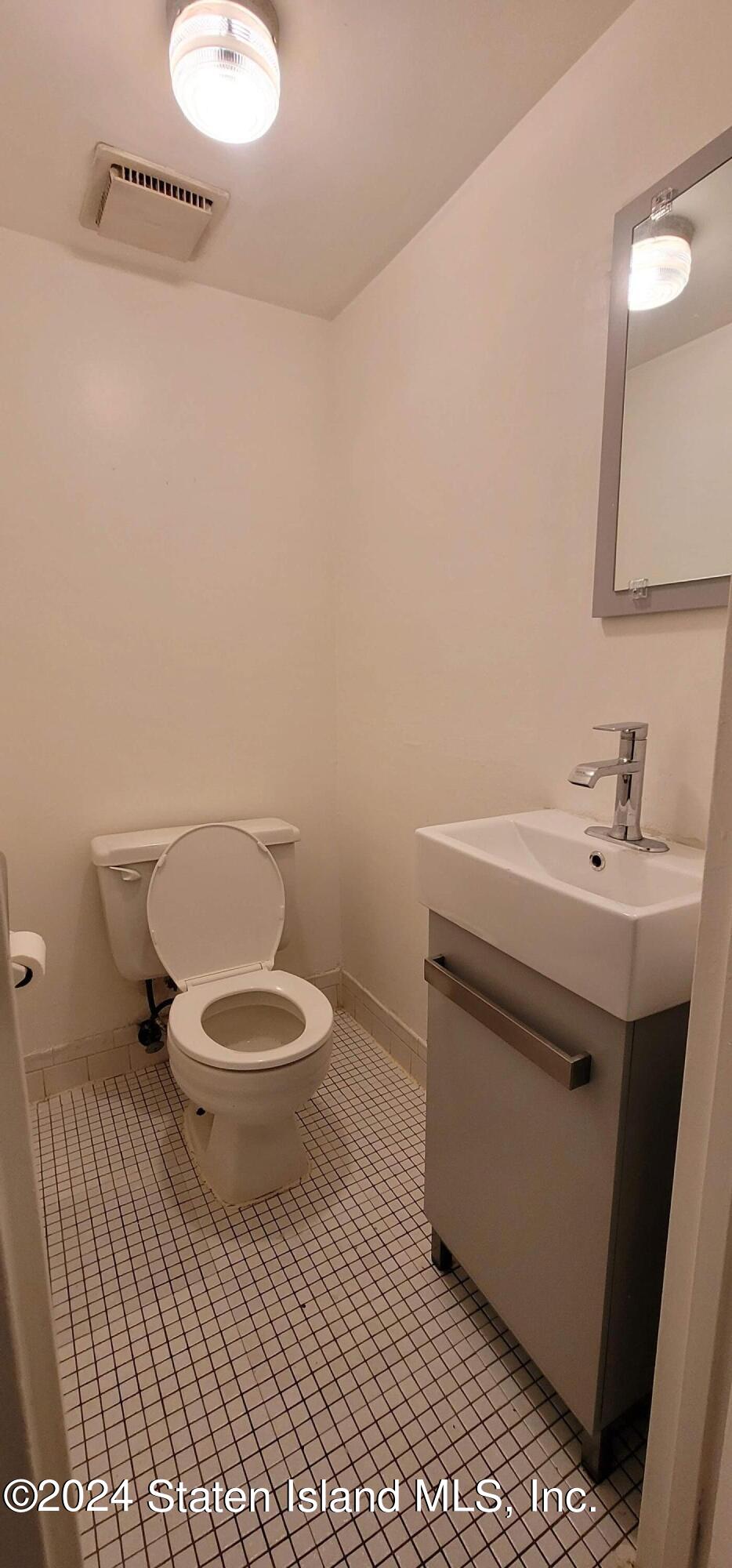 194 Windham Loop Staten Island, NY 10314 - Photo 9 of 42 20240701_162827