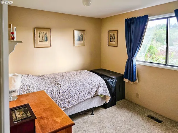 $390,000 | 1818 Northeast Todd Street, Roseburg, OR 97470
