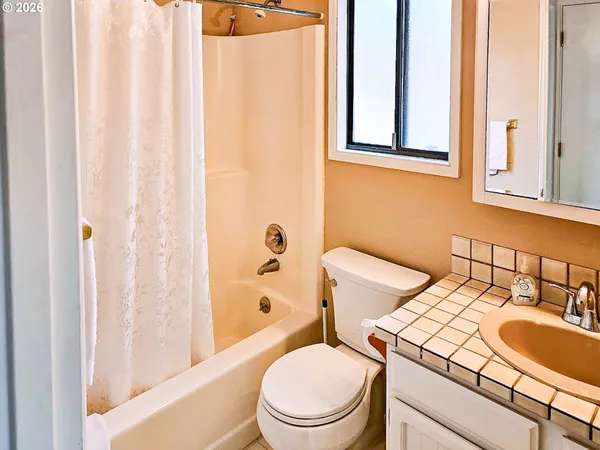 $390,000 | 1818 Northeast Todd Street, Roseburg, OR 97470