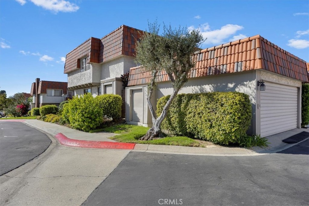 28178 Ridgecove Court South Rancho Palos Verdes, CA 90275 - Photo 34 of 45 a view of a pathway of a house