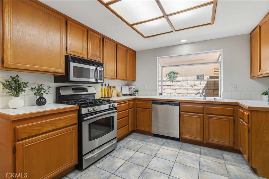 592 Fairfield Road Simi Valley, CA 93065 - Photo 13 of 39