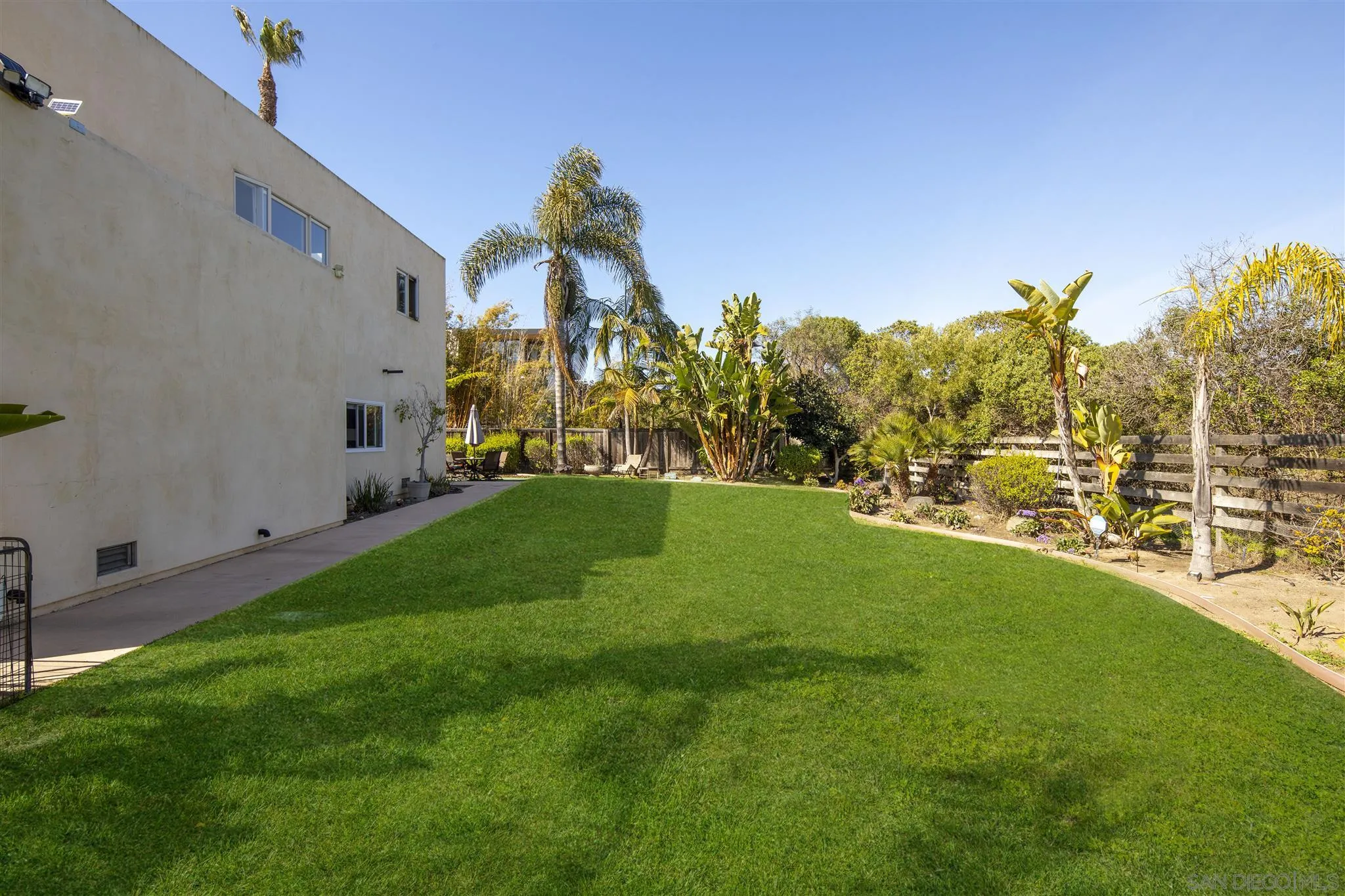 260 23rd Street Del Mar, CA 92014 - Photo 2 of 18 a view of a street with a building in the background