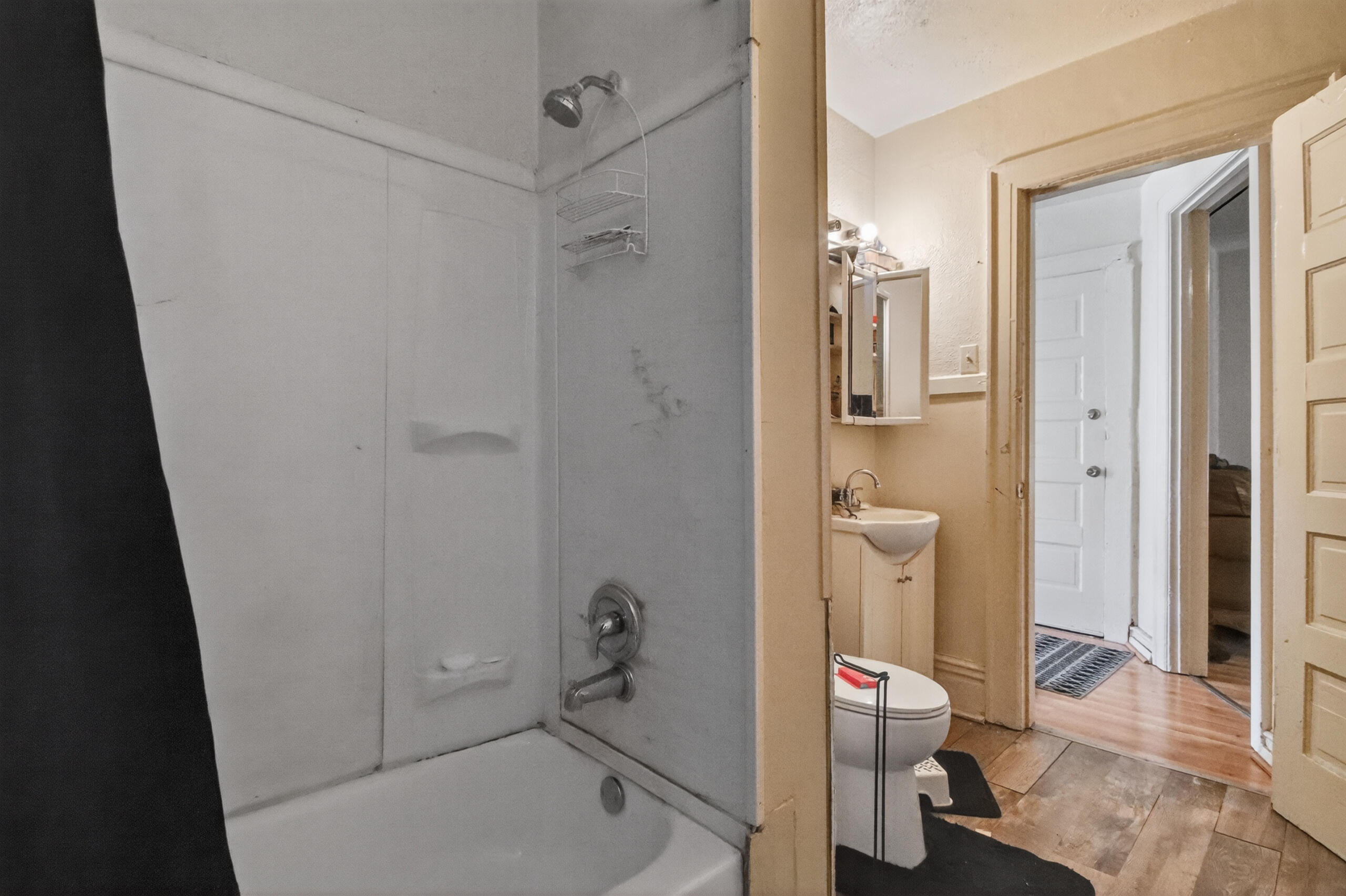 3115 West Vliet Street Milwaukee, WI 53208 - Photo 13 of 34 3115 W Vliet St - Bathroom View 2