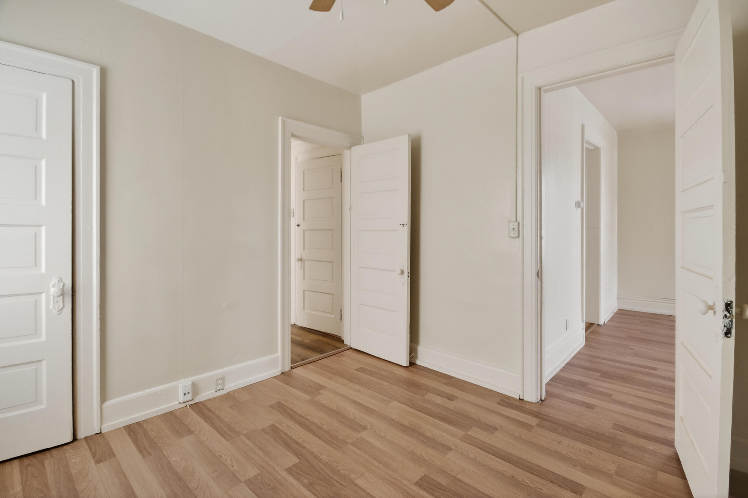 3115 West Vliet Street Milwaukee, WI 53208 - Photo 16 of 34 3115 W Vliet St - Room 2 V1