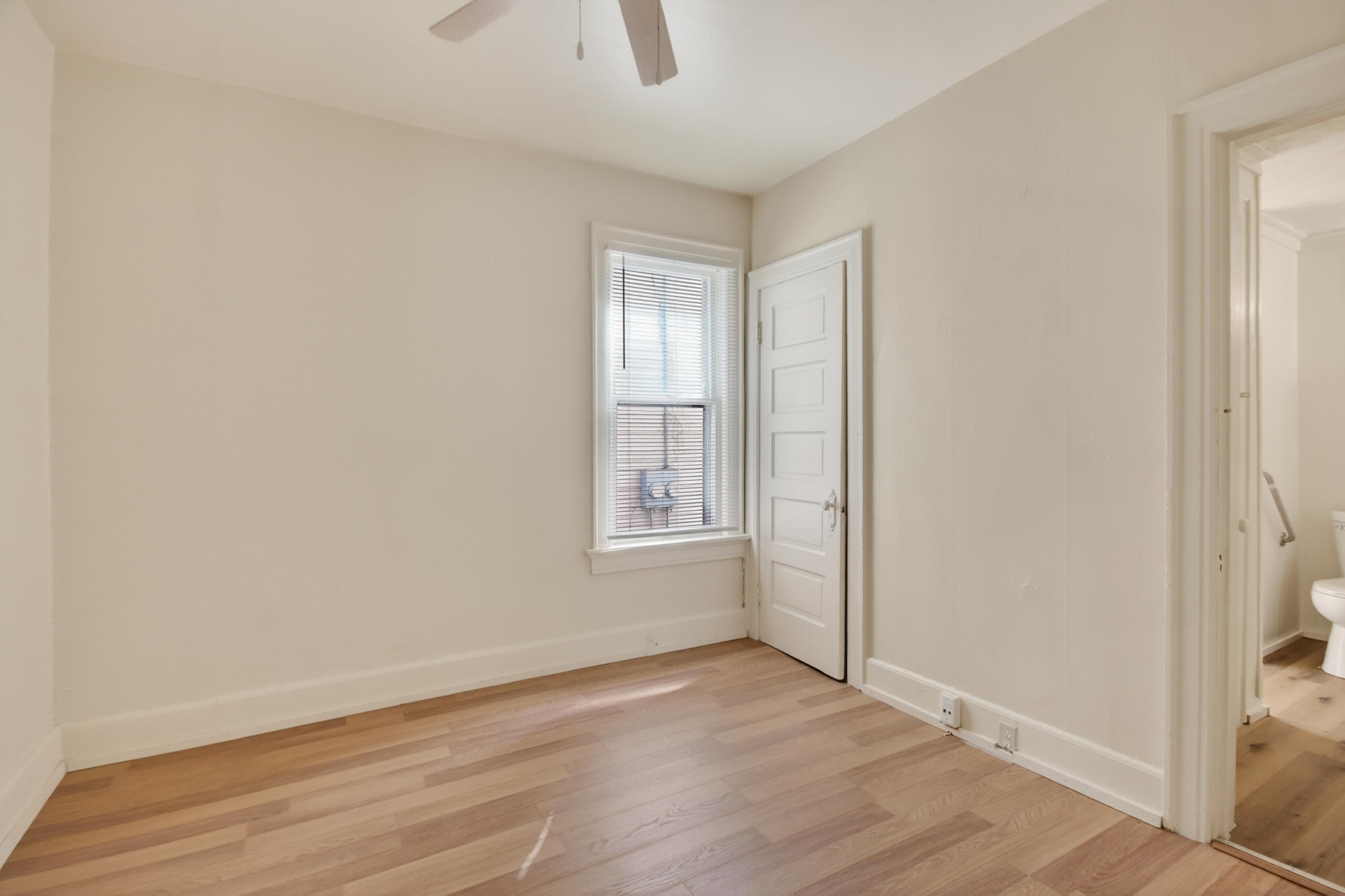 3115 West Vliet Street Milwaukee, WI 53208 - Photo 17 of 34 3115 W Vliet St - Room 3 V2