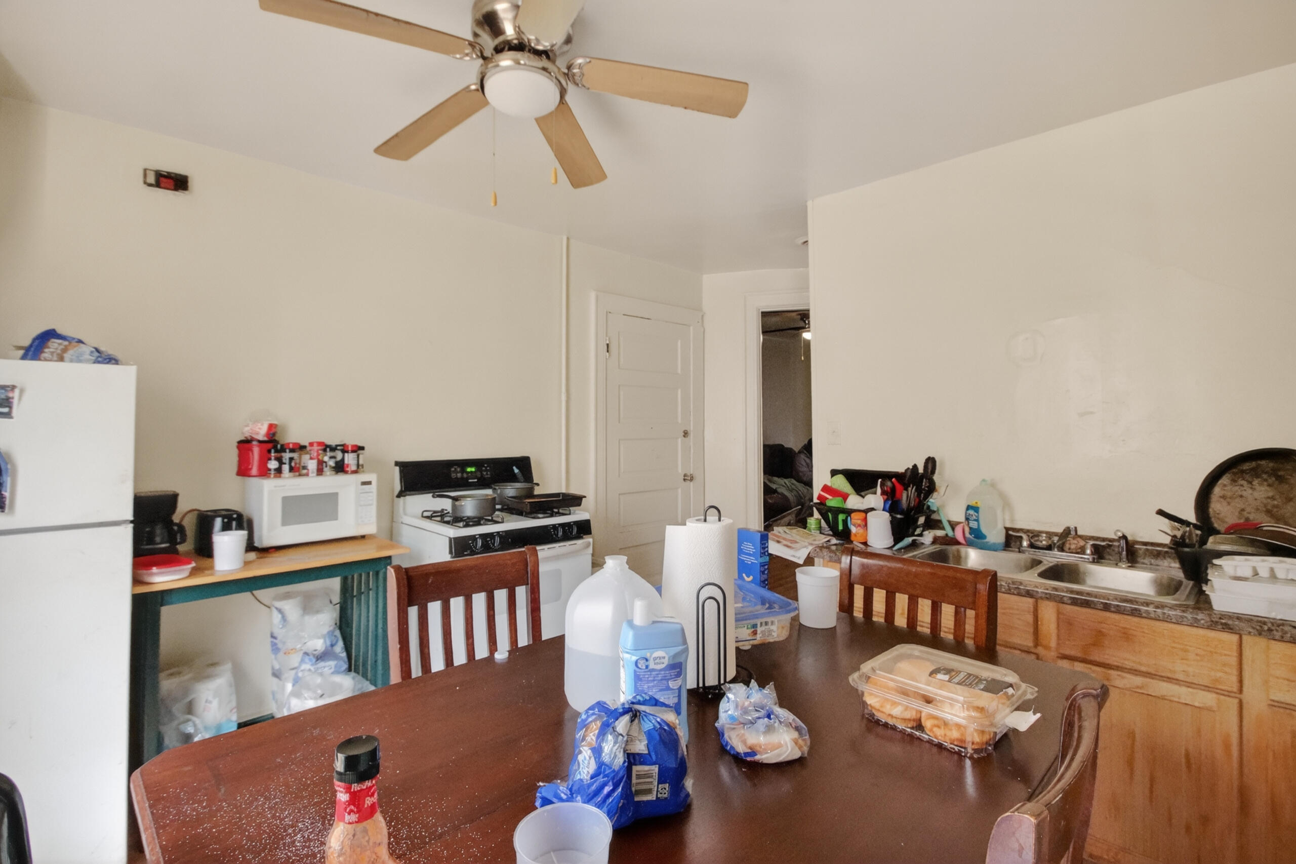 3115 West Vliet Street Milwaukee, WI 53208 - Photo 25 of 34 3115 W Vliet St - Kitchen View 1
