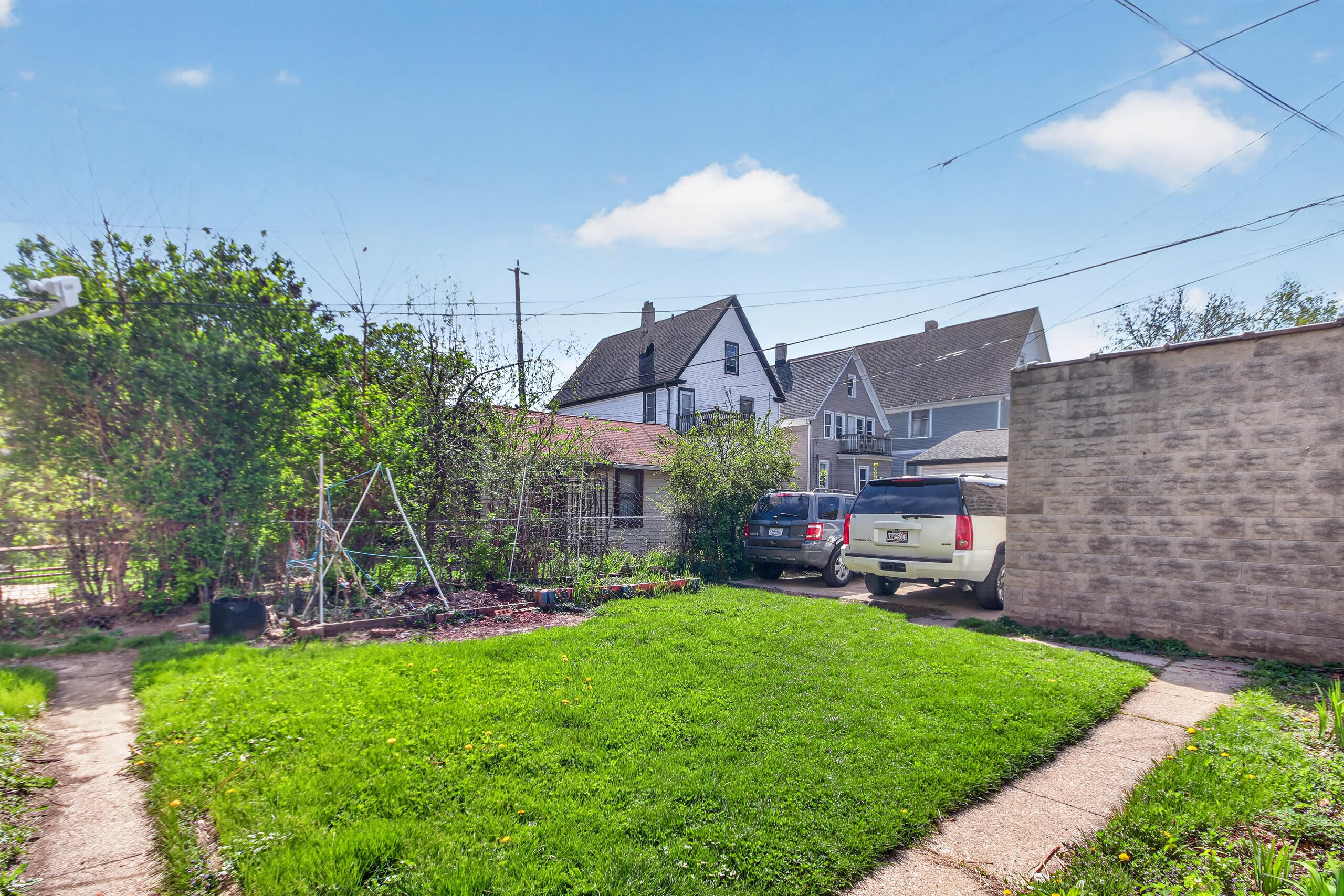 3115 West Vliet Street Milwaukee, WI 53208 - Photo 9 of 34 3115 W Vliet St - Backyard View 1