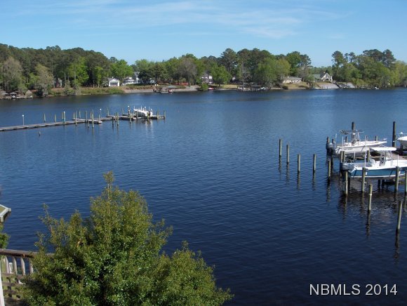 9 Batts Hill Road New Bern, NC 28562 - Photo 1 of 14 Primary Photo