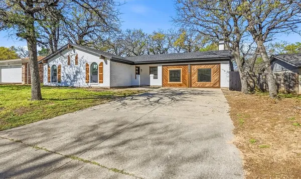 $325,000 | 2804 Bent Tree Lane, Arlington, TX 76016