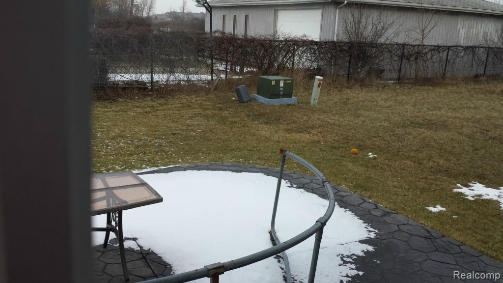 21952 Zeeshan Road Riverview, MI 48193 - Photo 9 of 15 20131227_150205.jpg