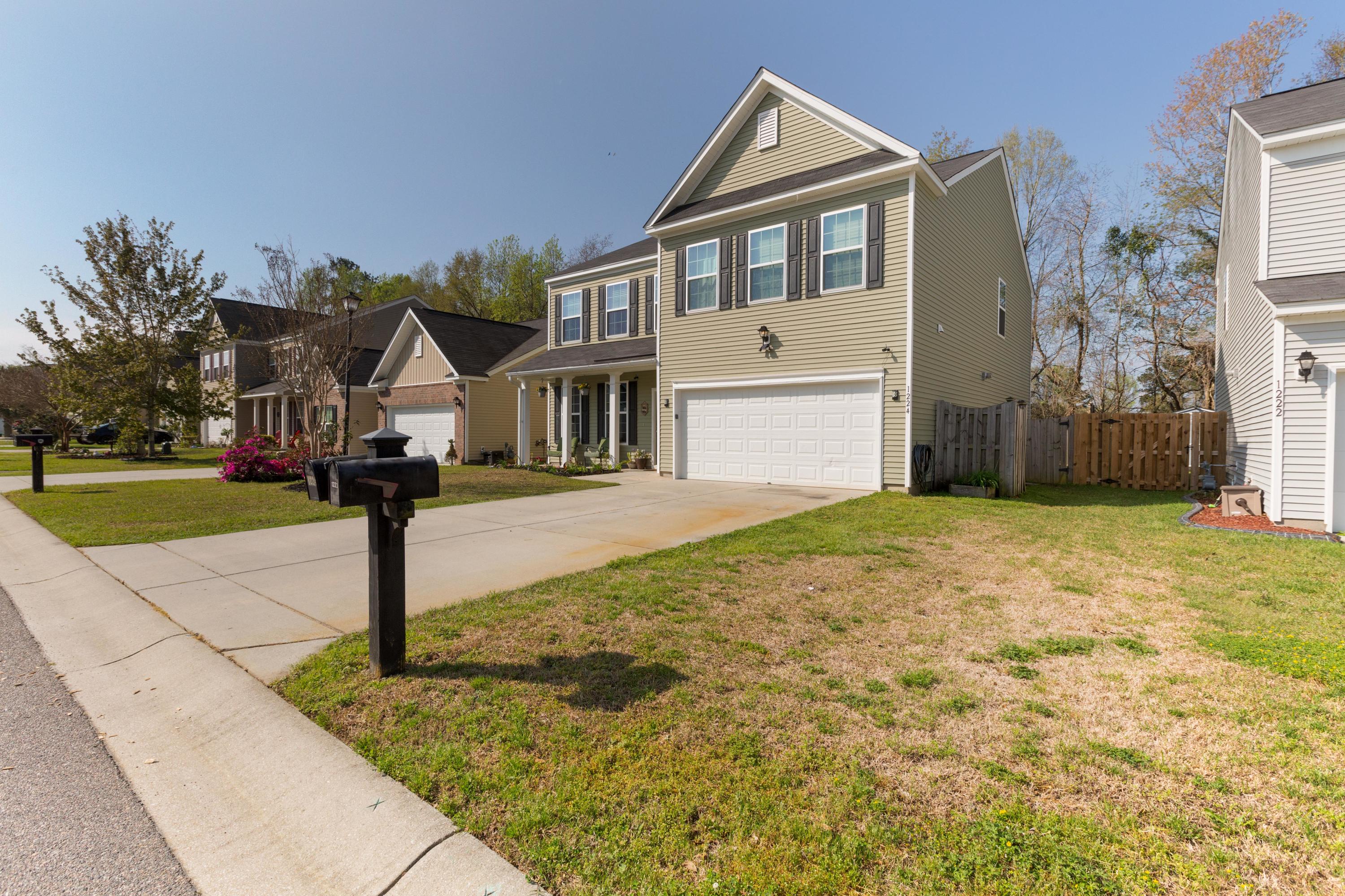 1224 Cosmos Road Summerville, SC 29483 - Photo 3 of 37 1224cosmosrdsummervillebrettmartinphotog