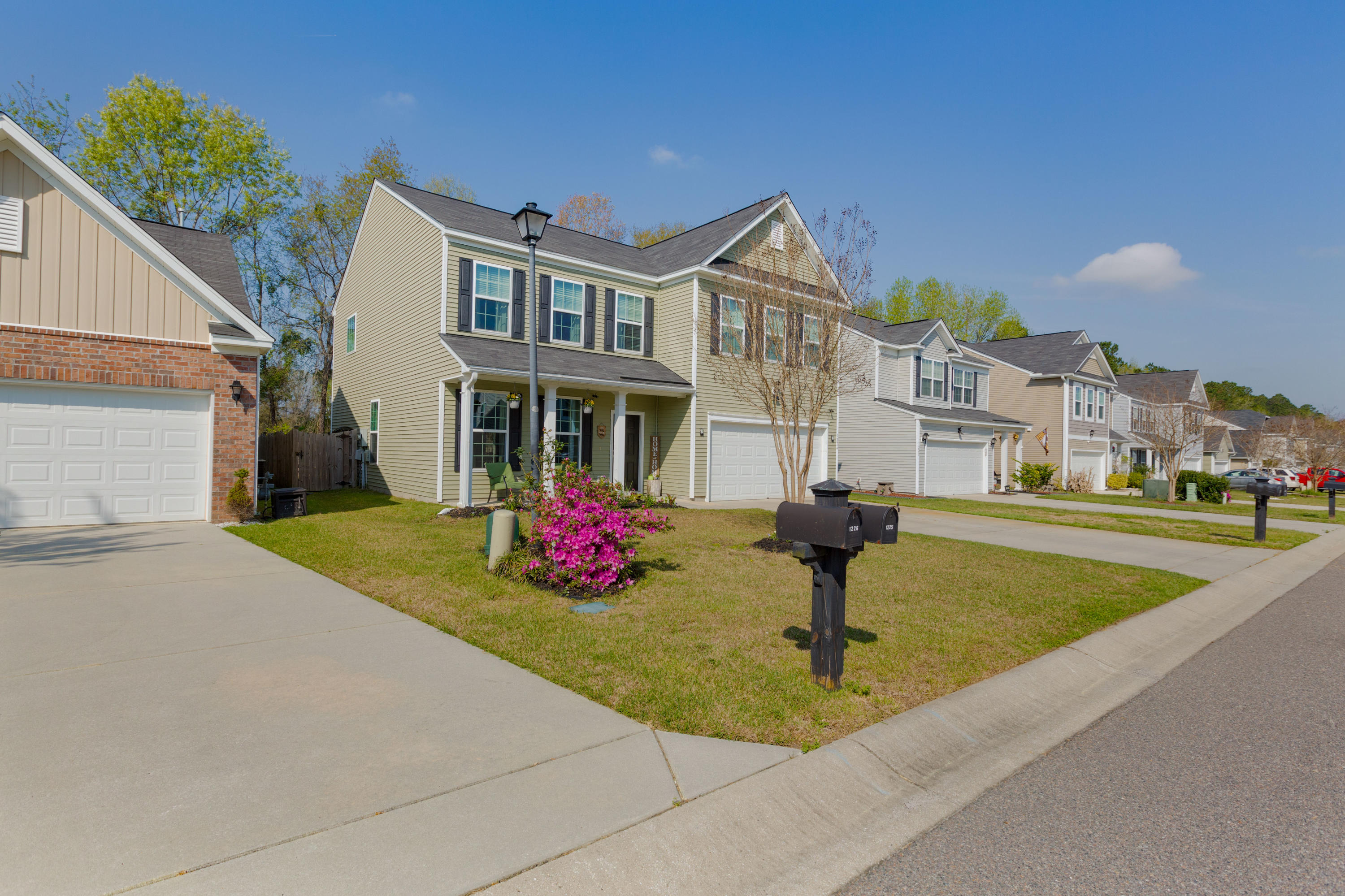 1224 Cosmos Road Summerville, SC 29483 - Photo 4 of 37 1224cosmosrdsummervillebrettmartinphotog