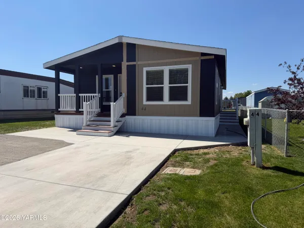 $189,900 | 205 Pleasant Avenue, Unit 44, Grandview, WA 98930