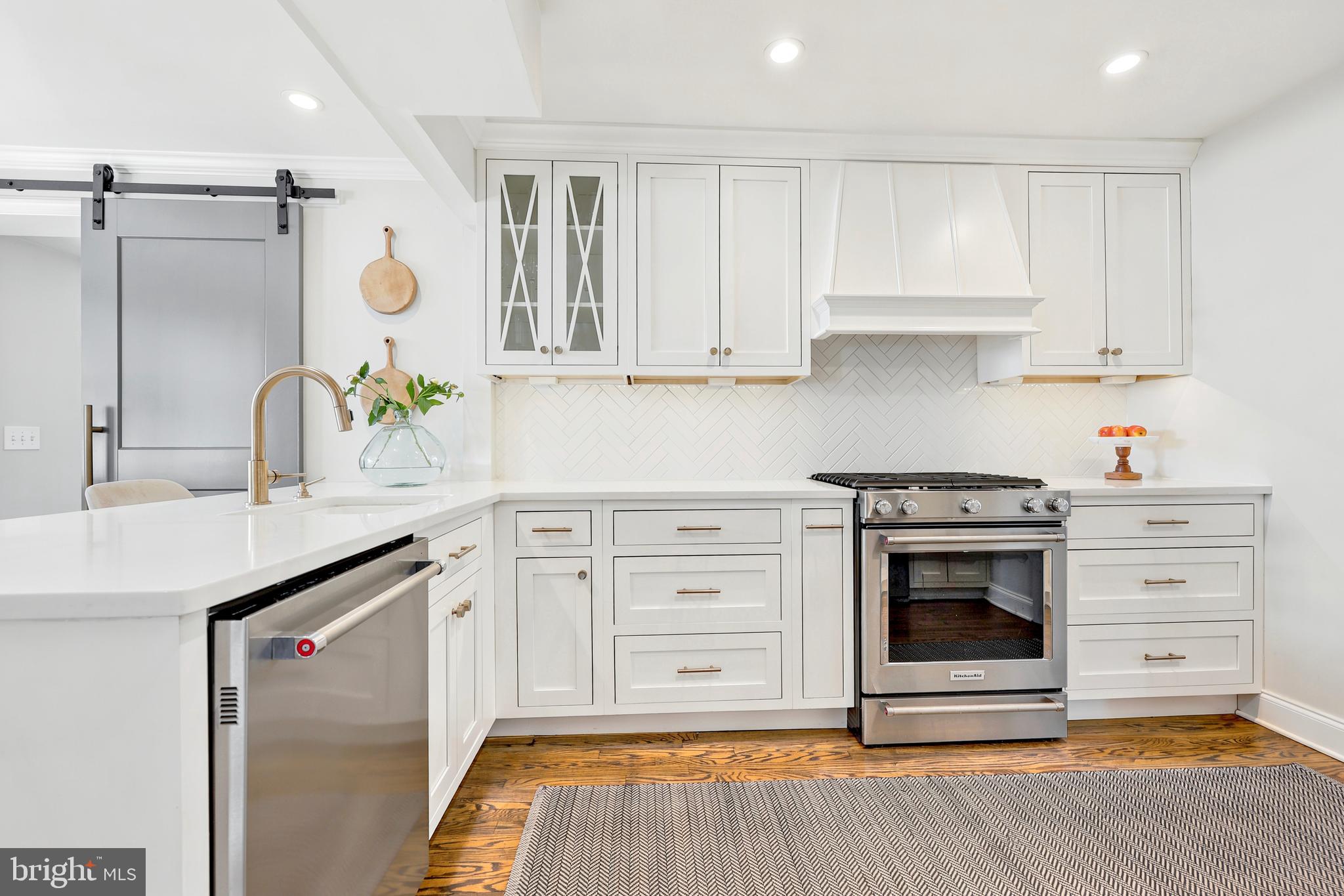 566 Upper Weadley Road Wayne, PA 19087 - Photo 18 of 50 Fully Renovated Kitchen