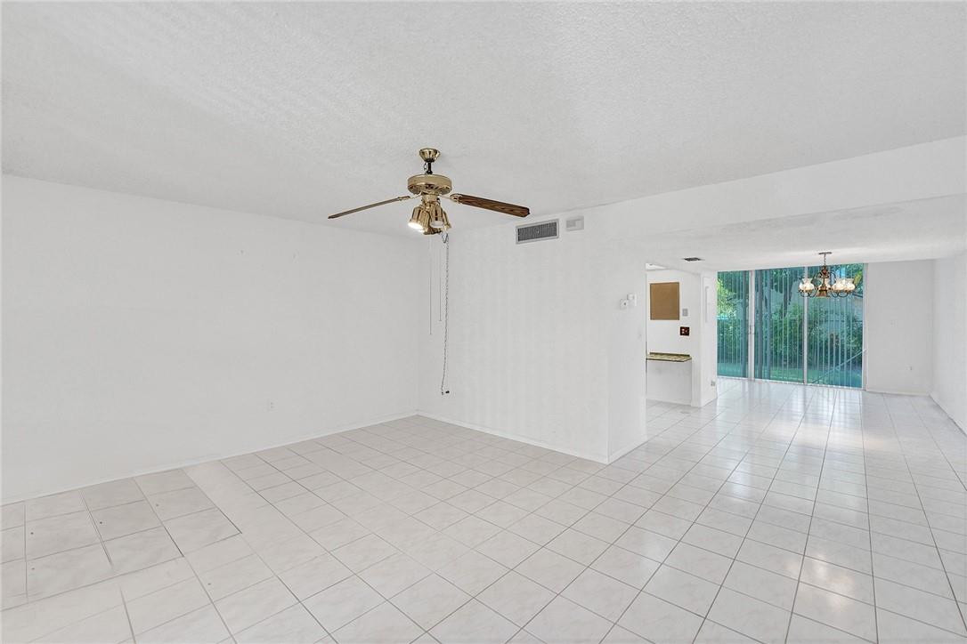 8401 West Sample Road, Unit 37 Coral Springs, FL 33065 - Photo 4 of 22 Living Area