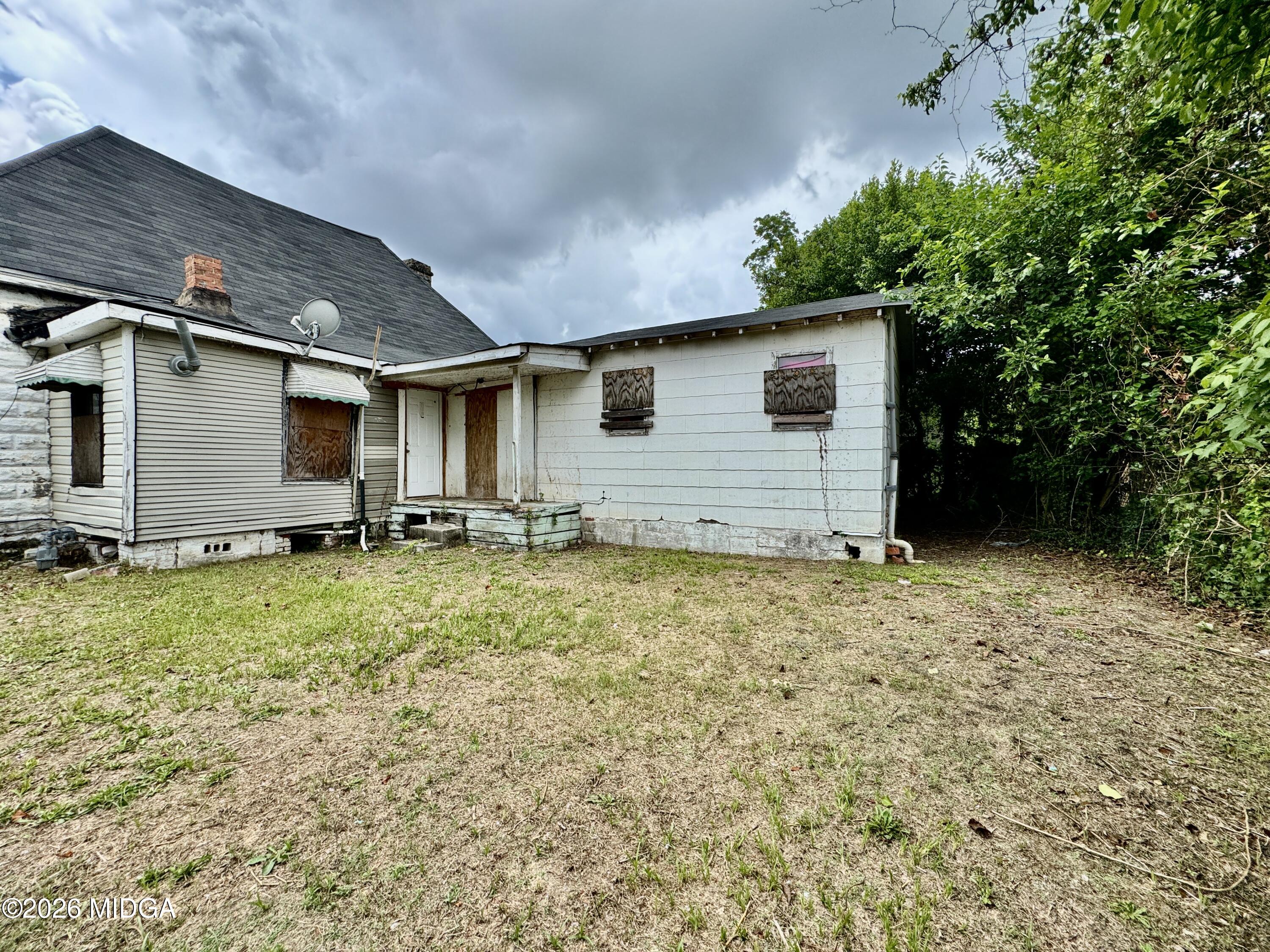 1905 3rd Avenue Macon, GA 31201 - Photo 26 of 27 a backyard of a house