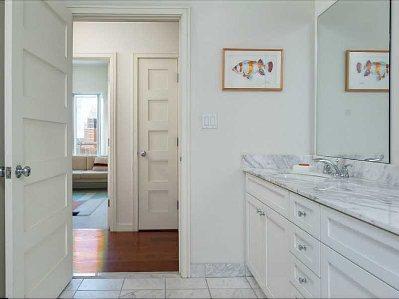 100 Exchange Street, Unit 1502 Providence, RI 02903 - Photo 12 of 16 Bathroom.