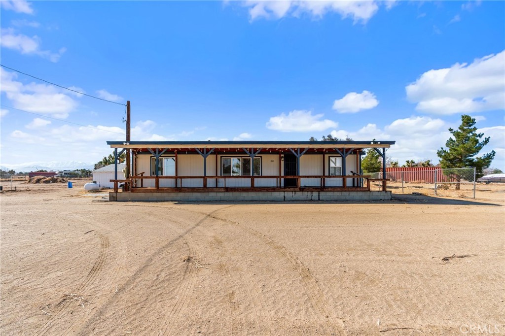 11524 Paramount Road Phelan, CA 92371 - Photo 2 of 34