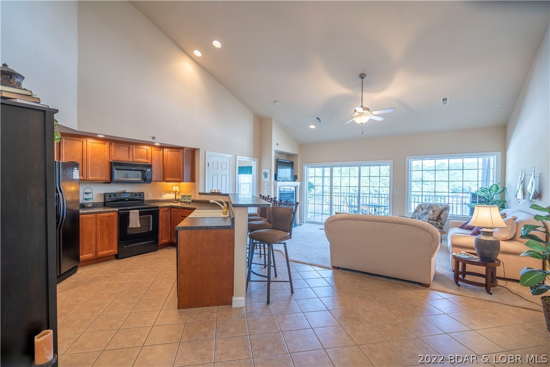 Imagine yourself here in this luxurious top floor