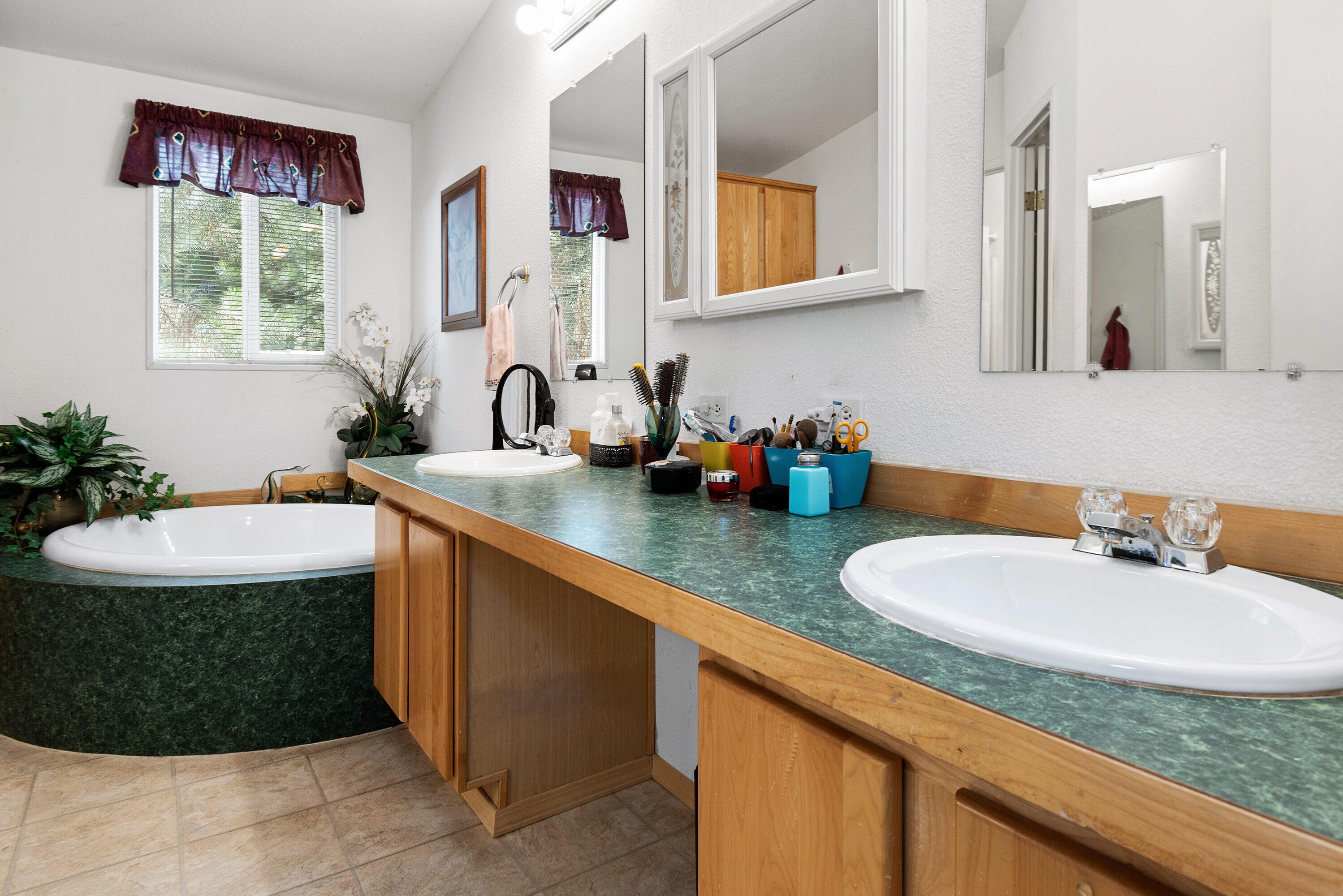 19277 Indian Summer Road Bend, OR 97702 - Photo 12 of 17 Arline bathroom main