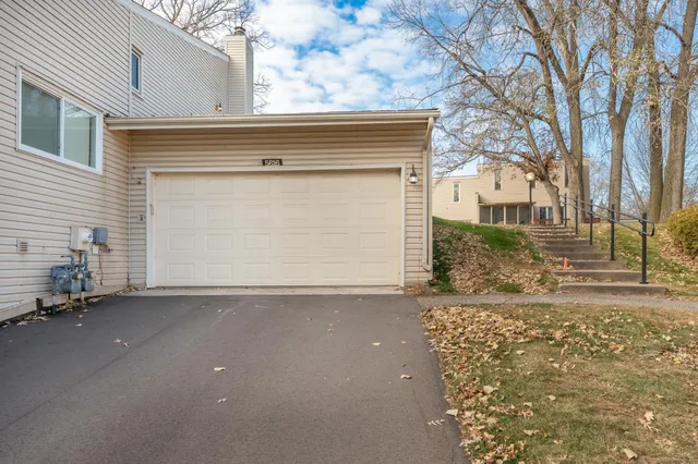$169,900 | 5616 North Innsbruck Court, Fridley, MN 55432