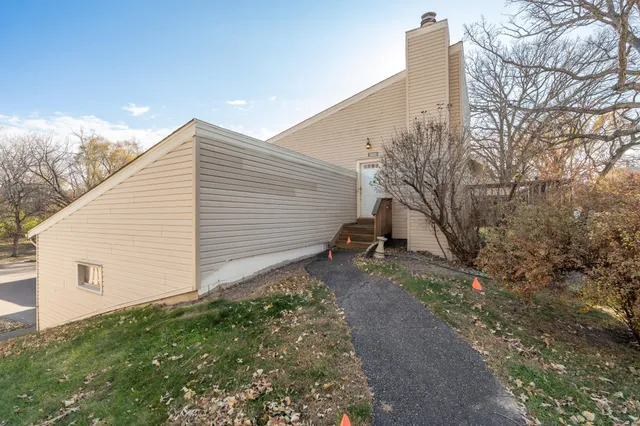 $169,900 | 5616 North Innsbruck Court, Fridley, MN 55432