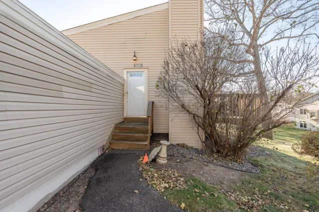 $169,900 | 5616 North Innsbruck Court, Fridley, MN 55432