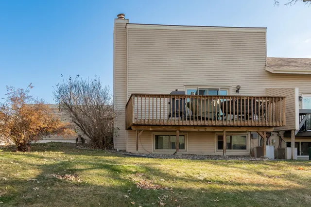 $169,900 | 5616 North Innsbruck Court, Fridley, MN 55432