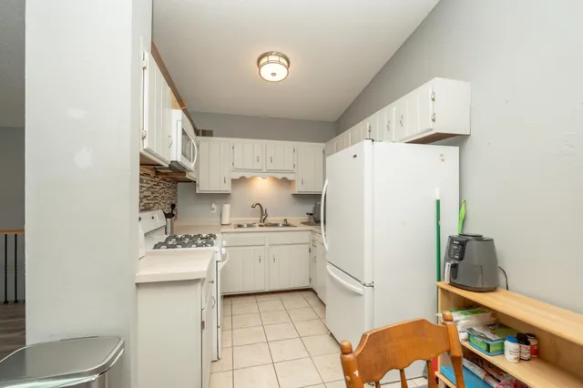 $169,900 | 5616 North Innsbruck Court, Fridley, MN 55432