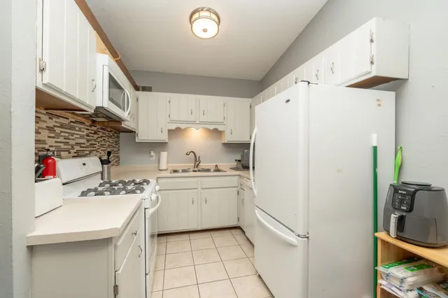 $169,900 | 5616 North Innsbruck Court, Fridley, MN 55432