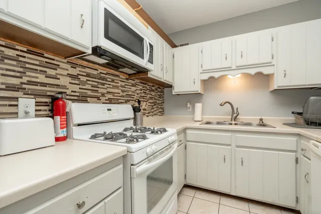 $169,900 | 5616 North Innsbruck Court, Fridley, MN 55432