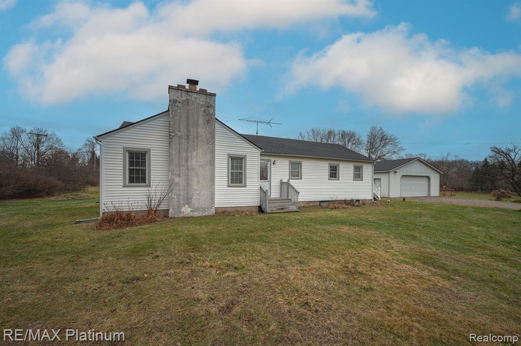 850 West Maple Road Milford, MI 48381 - Photo 3 of 34