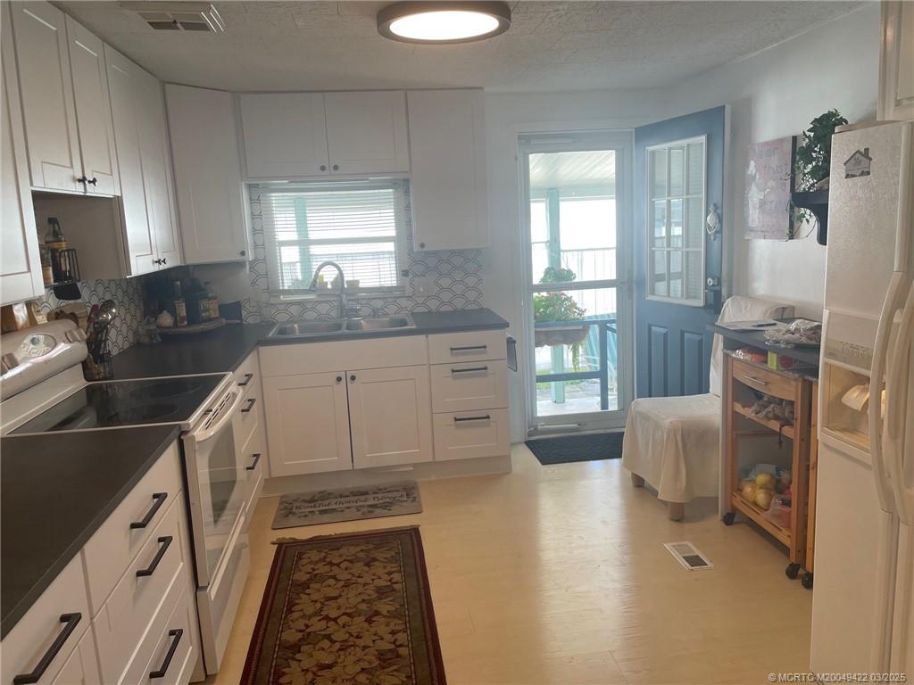 217 Southeast Easy Street Stuart, FL 34994 - Photo 11 of 19 Gallery Image 11