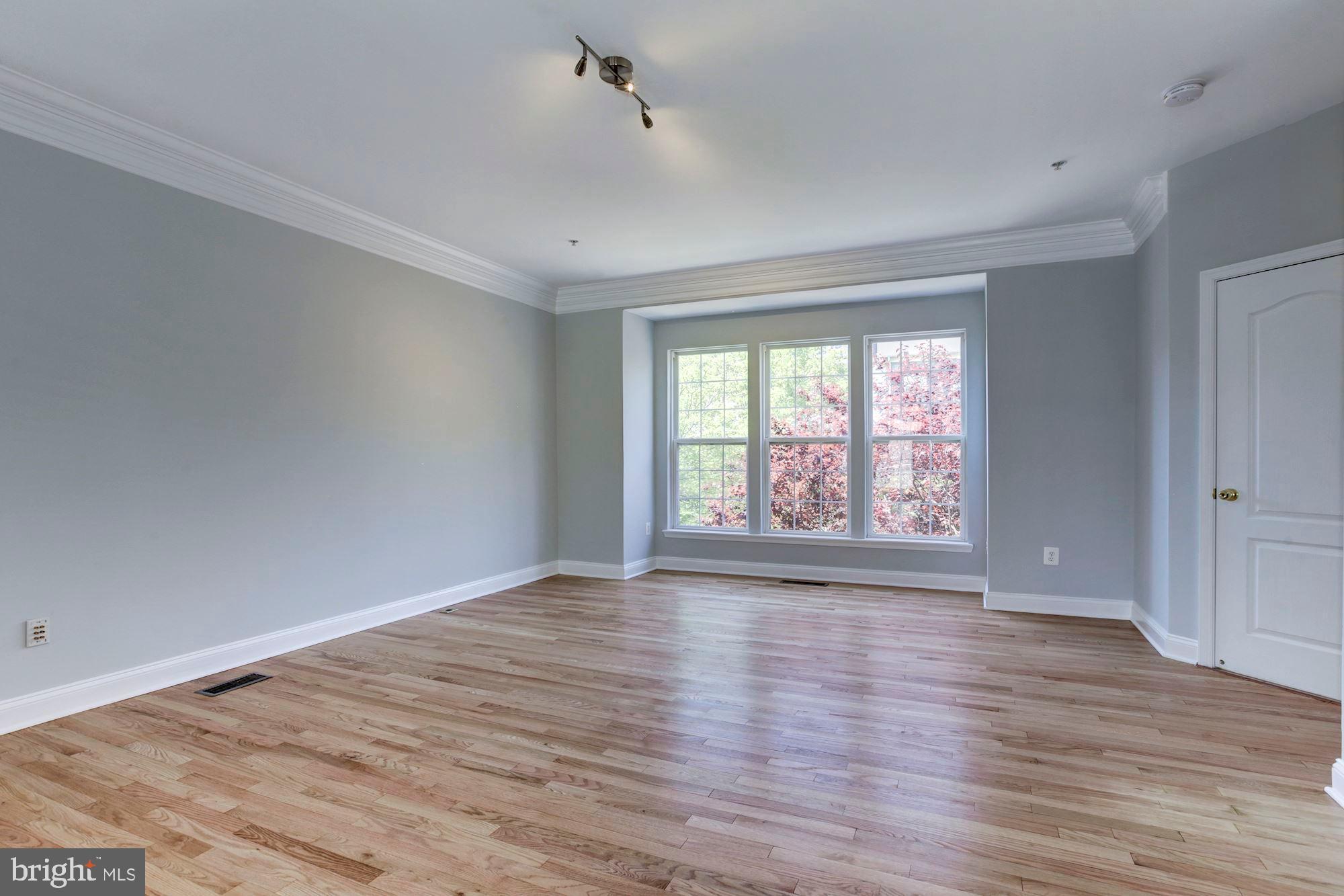 1017 Gaither Road Rockville, MD 20850 - Photo 7 of 35 Living Room