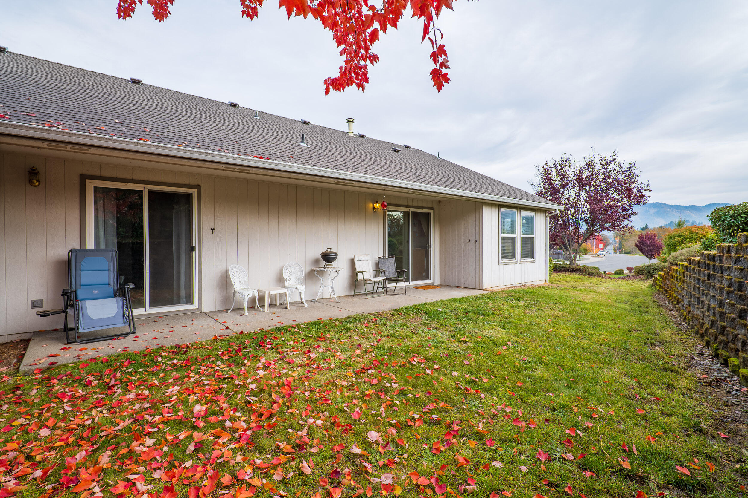 1590 West Harbeck Road Grants Pass, OR 97527 - Photo 29 of 38 Rear Elevation