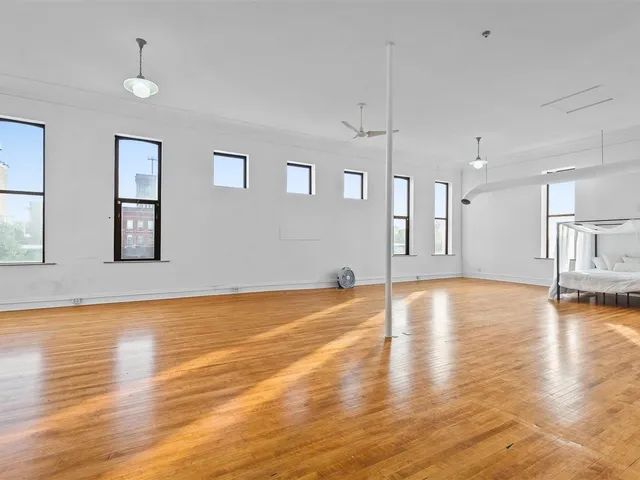 $799,000 | 402 East State Street, Rockford, IL 61104