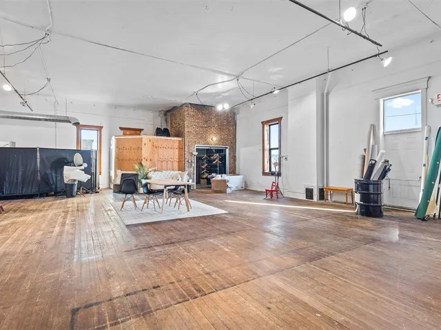 $799,000 | 402 East State Street, Rockford, IL 61104