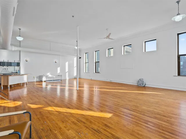 $799,000 | 402 East State Street, Rockford, IL 61104