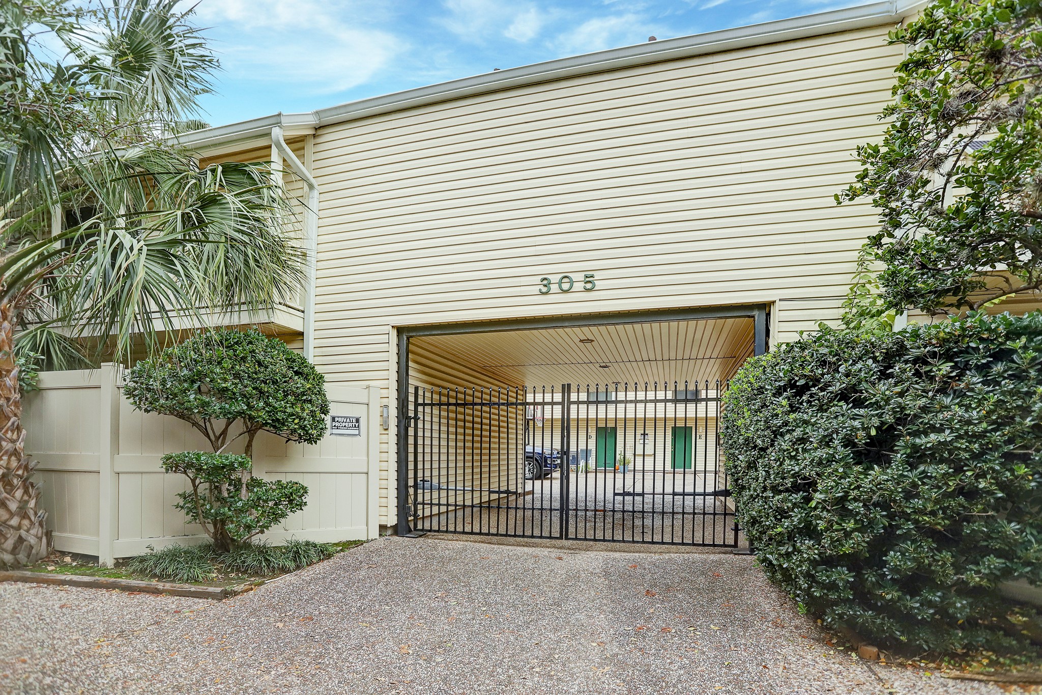 305 Avondale Street, Unit B Houston, TX 77006 - Photo 12 of 12 a view of a house with a garden